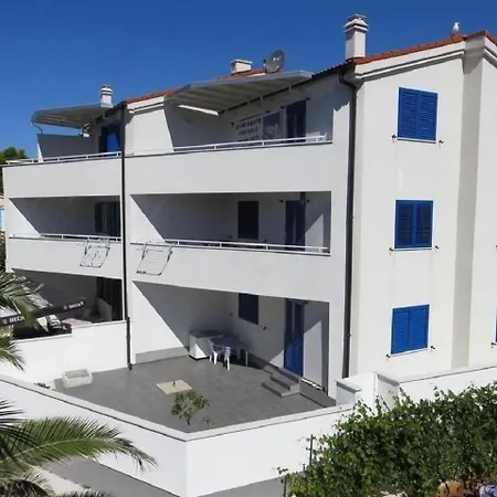 Goran - 30m Close To The Beach Appartement Verunić