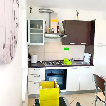 Goran - 30m Close To The Beach Apartament